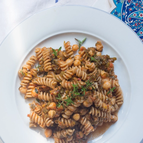  Vegan pasta with chickpeas and herbs ragu