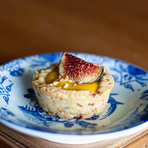 Figs and hazelnut tartlets with vegan custard
