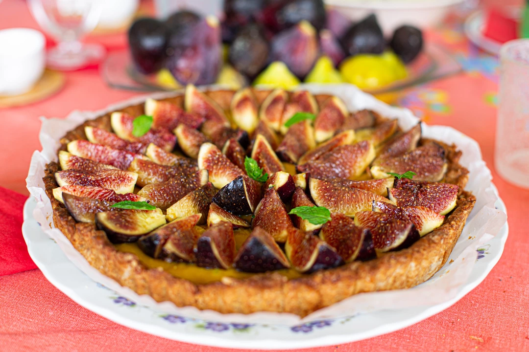 Recipe: Figs and hazelnut tartlets with vegan custard - 1