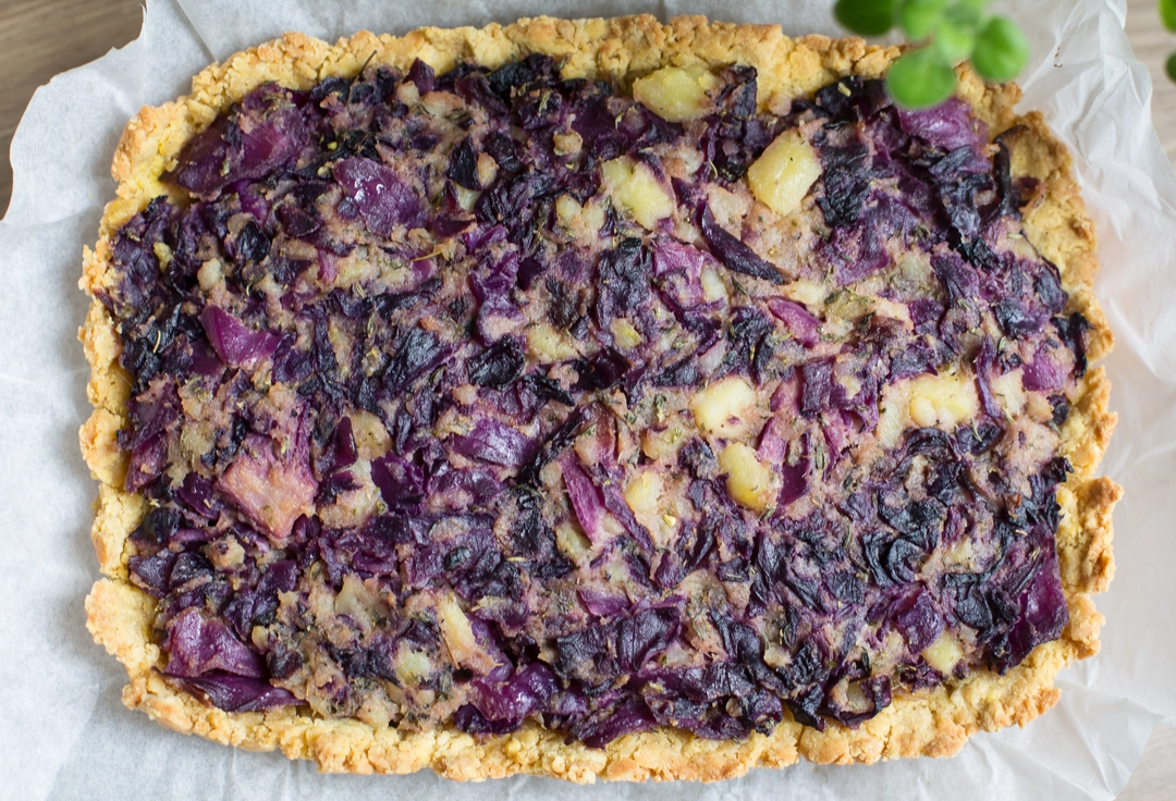 Ricetta: Torta salata con frolla alla farina di ceci, cavolo cappuccio viola, finocchietto e patate - 1