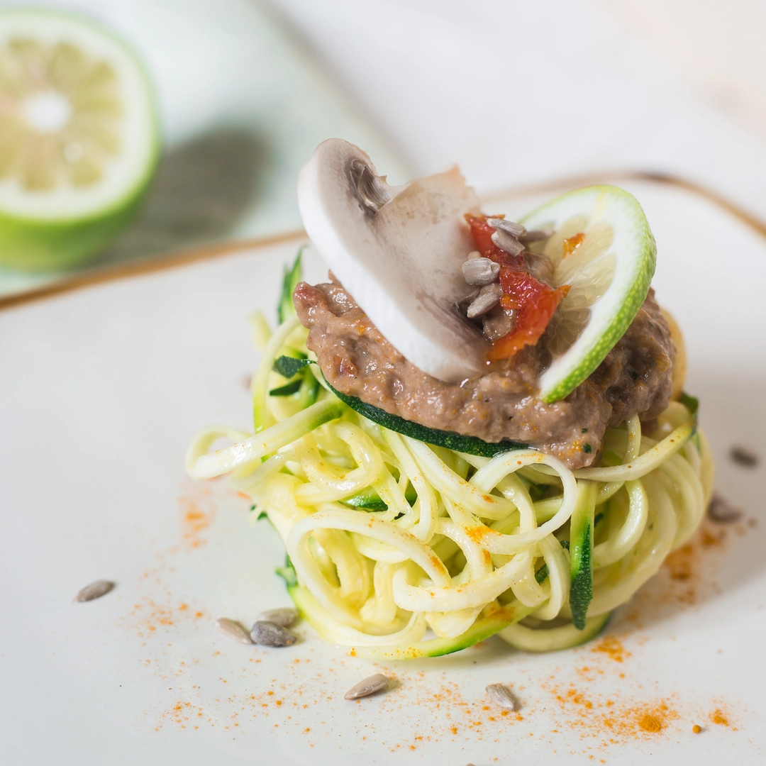 Recipe: Super fresh zucchini spaghetti with mushroom souce