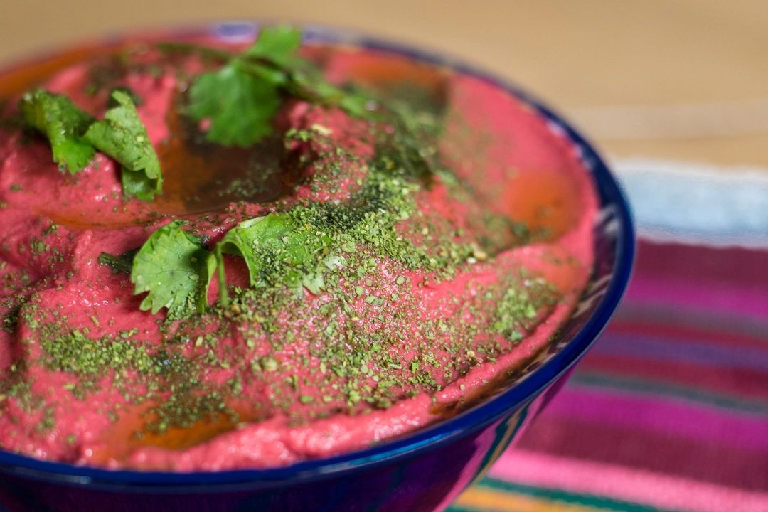 Recipe: Pink hummus + broccoli powder - 1
